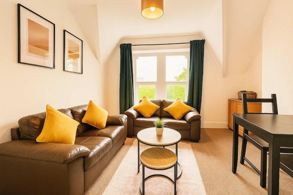 Charming Top Floor Cardiff Gem, Cardiff