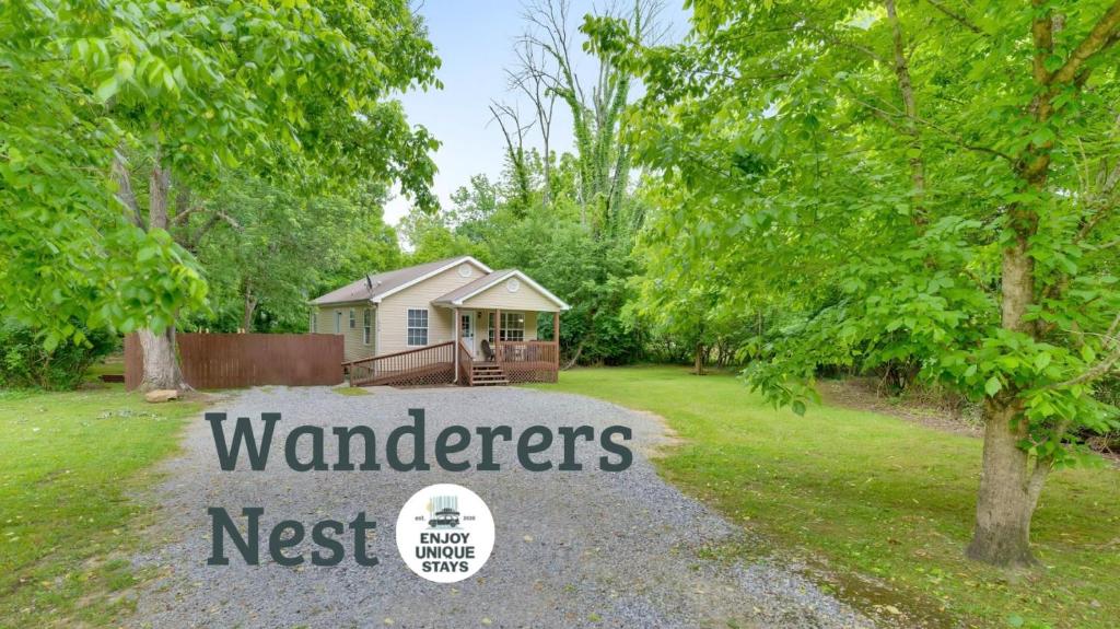 Wanderers Nest with a hot tub, Chattanooga