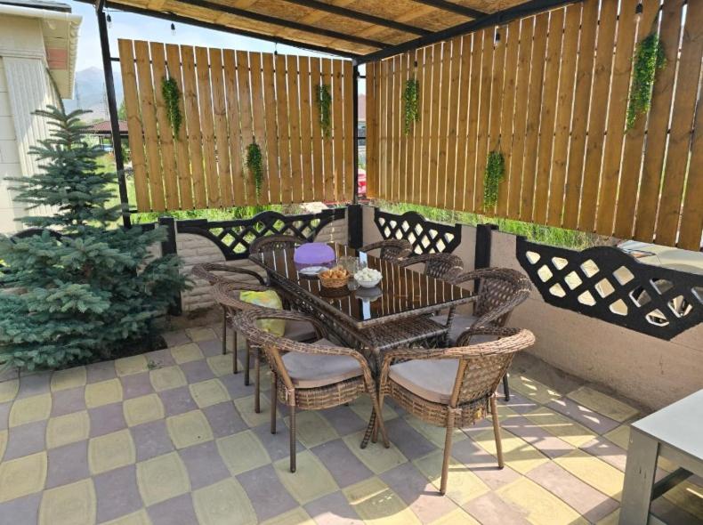 Hello Summer, Bosteri