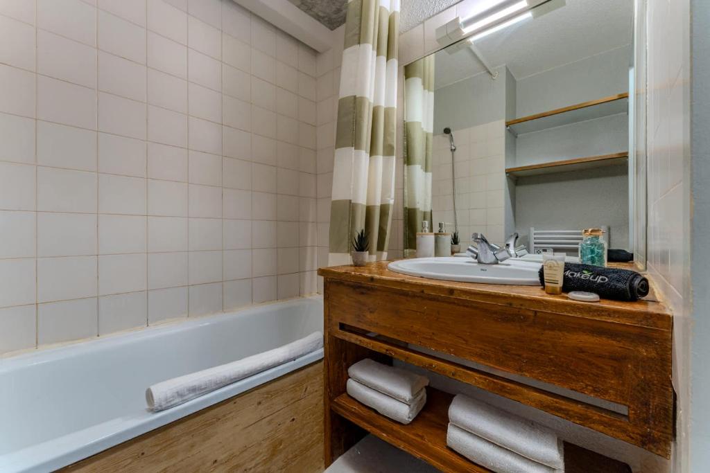 Cosy Family Flat - Heart of Val Thorens, Balcony with Mountain Views - Résidence le Joker - 4