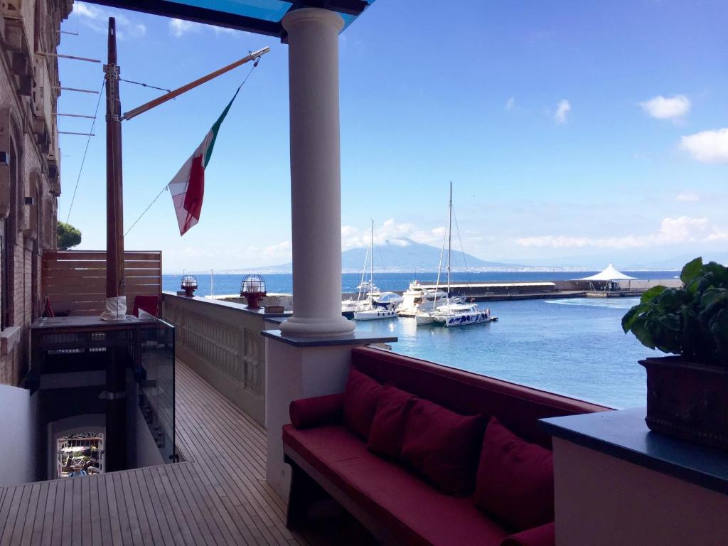 Yacht Club Capo Cervo Suites B&amp;B — Hotel in Sorrento