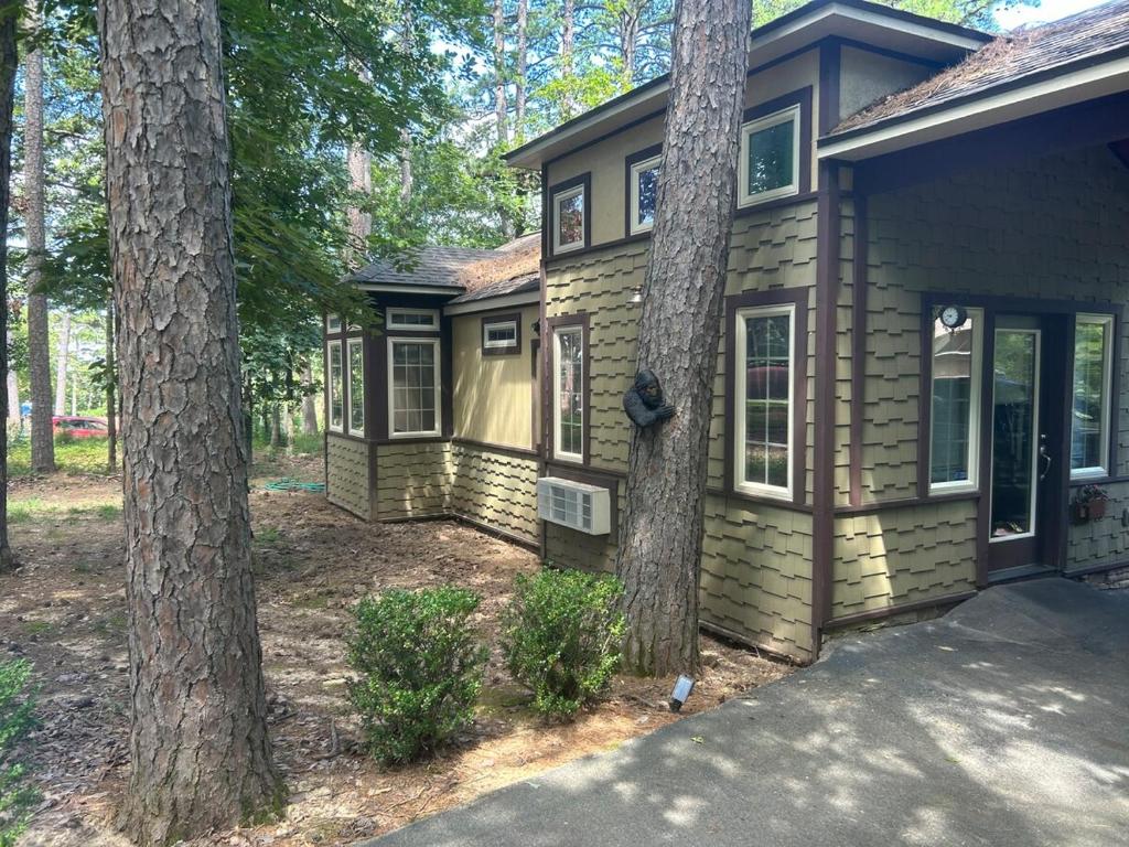 Pine Haven Apartment at Grand Treehouse Resort, Eureka Springs
