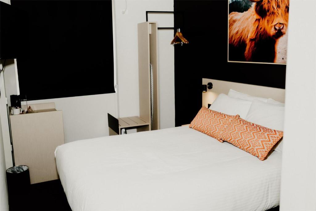 Nightcap at Barkly Hotel, Mount Isa