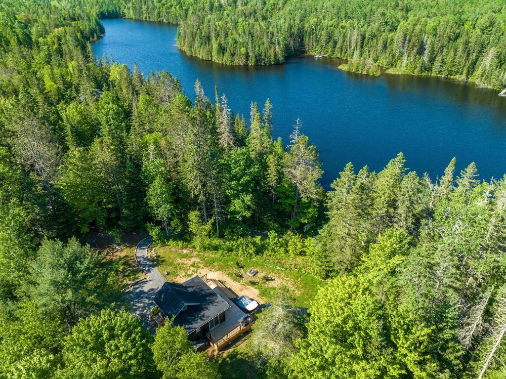 Spa pool Private Lake - Chalet Hello, Saint-Alphonse-Rodriguez