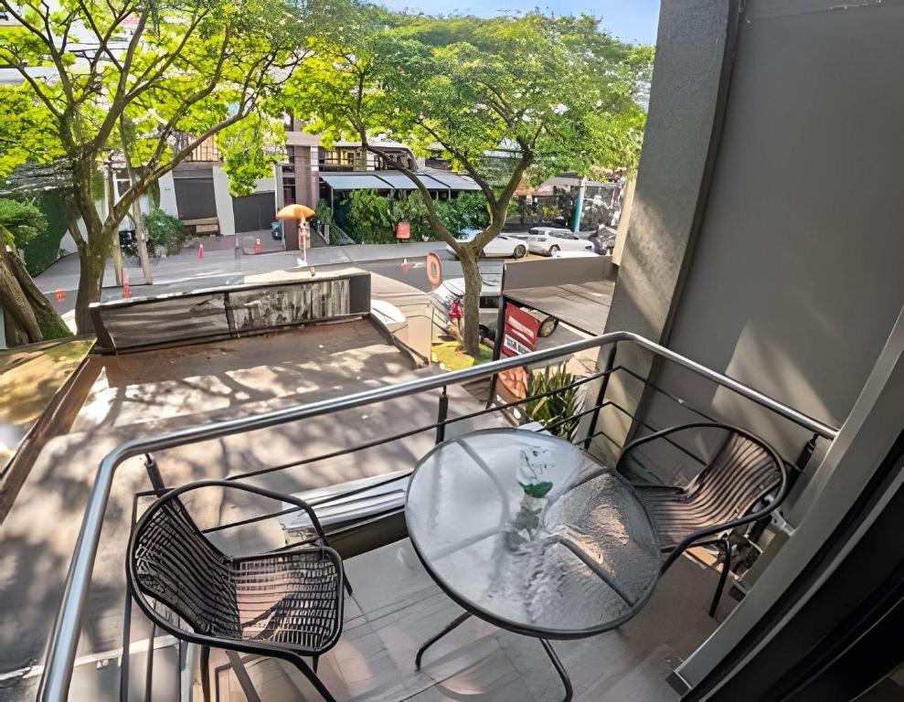 Modern Loft in Cali’s Heart | Salsa Clubs & Cafés - 2