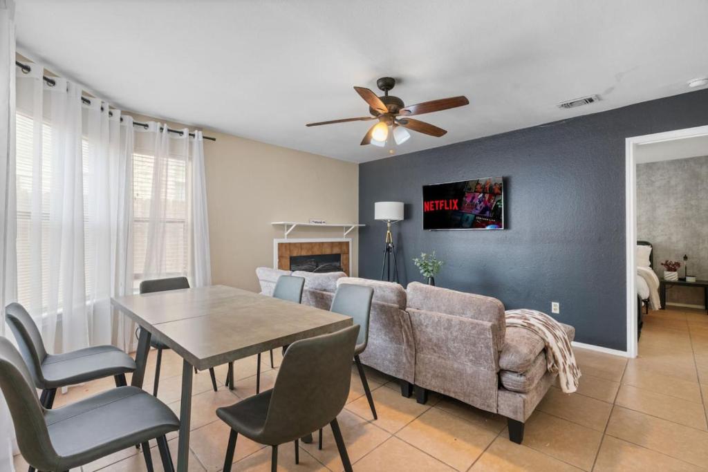 Up to 6 Guests - Stylish Retreat, Austin