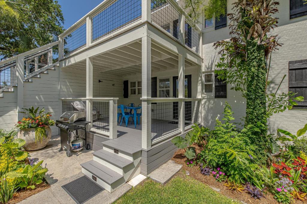 588 Demere-1, Ostrov Saint Simons