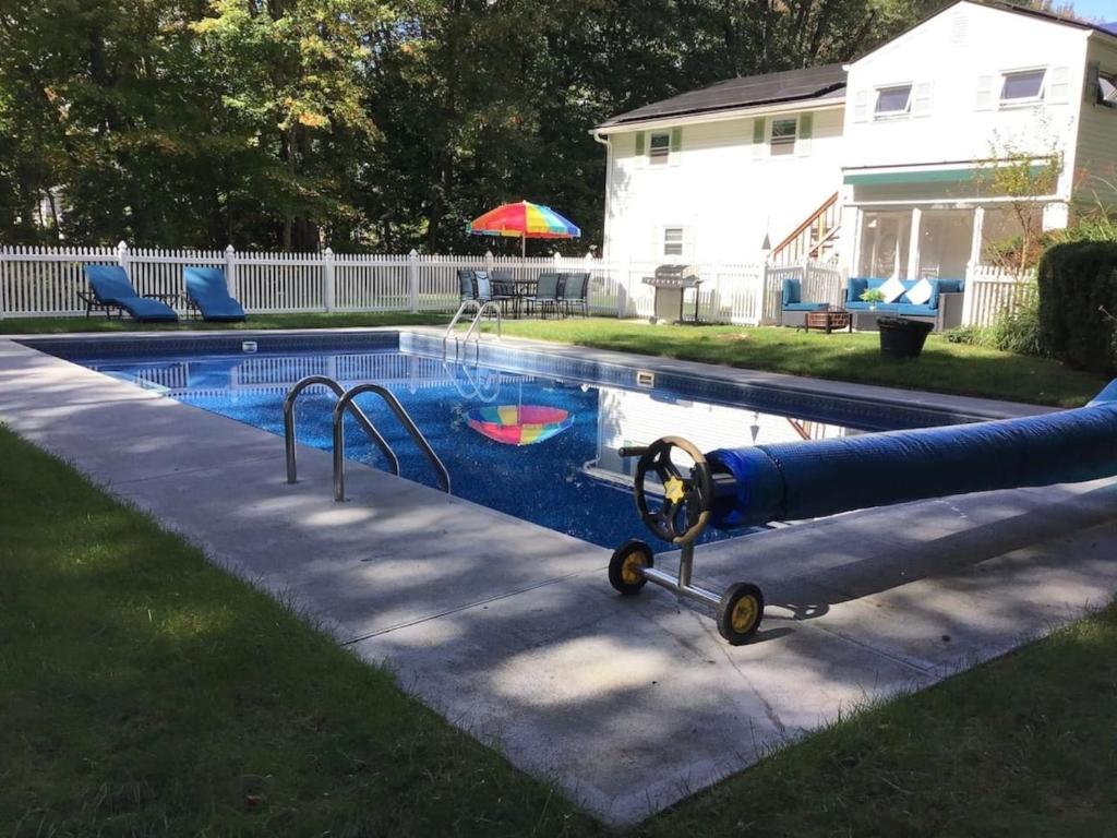 Sleeps 12 - Pool - Grill, Wolcott