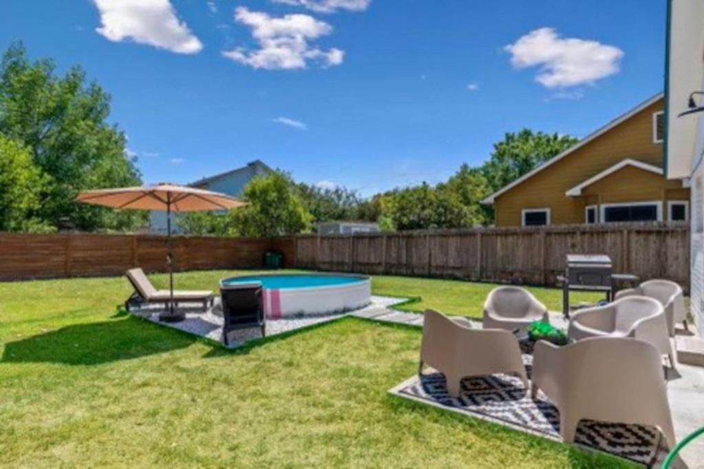 2 Combined Homes - 2 Private Pools - 16 Guests, Austin