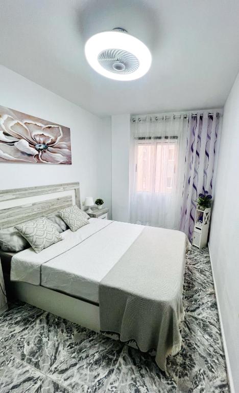 Stylish 1-Bed Apt, Walk to Beach & Amenities, Torrevieja