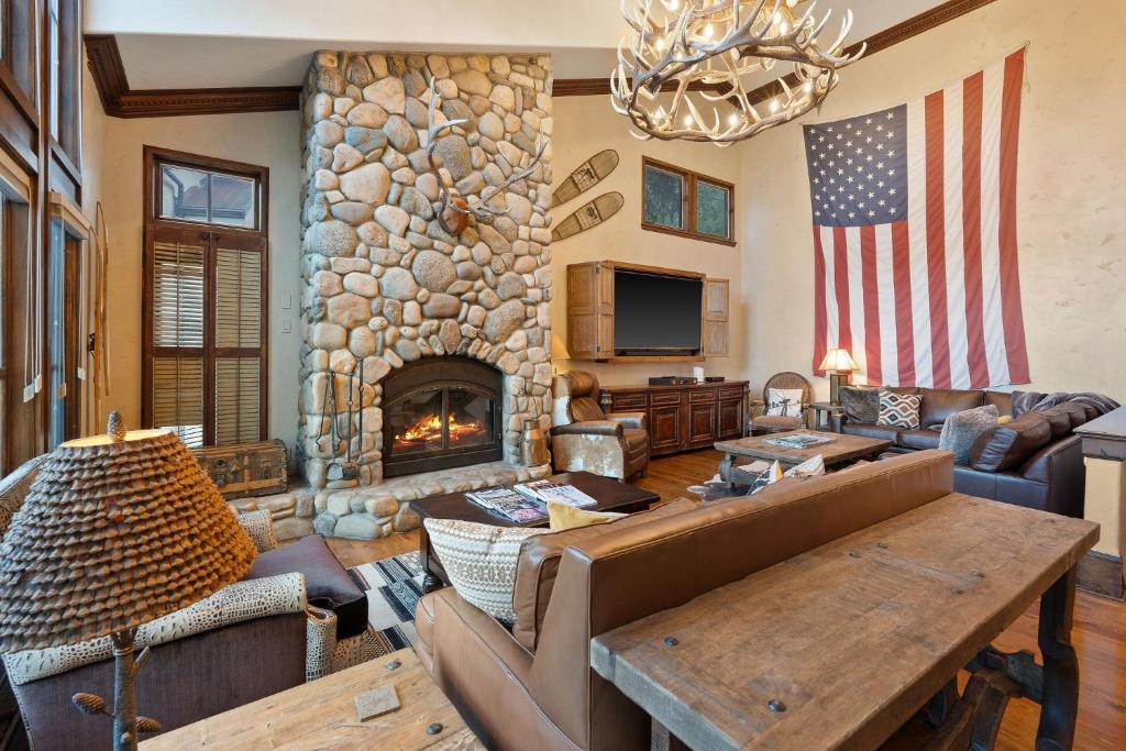 44 Meadows Ln, Beaver Creek