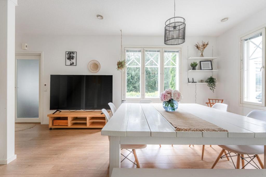 Come in! "Pirkkala" Spacious city Family Villa near Lake & Airport 2