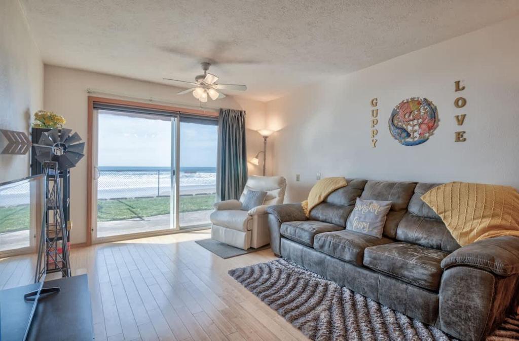 Beachfront Suite On The Ground Floor - Sleeps 4 - Pool and Sauna, Lincoln City