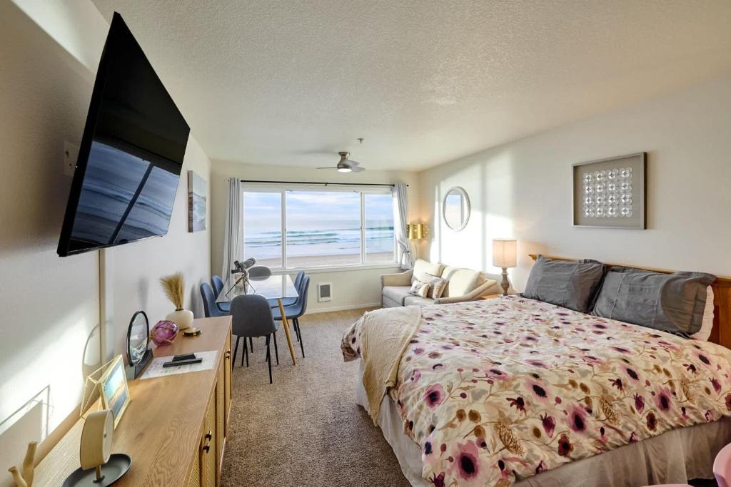 Oceanfront Suite With Beach Access - Pool and Sauna, Lincoln City