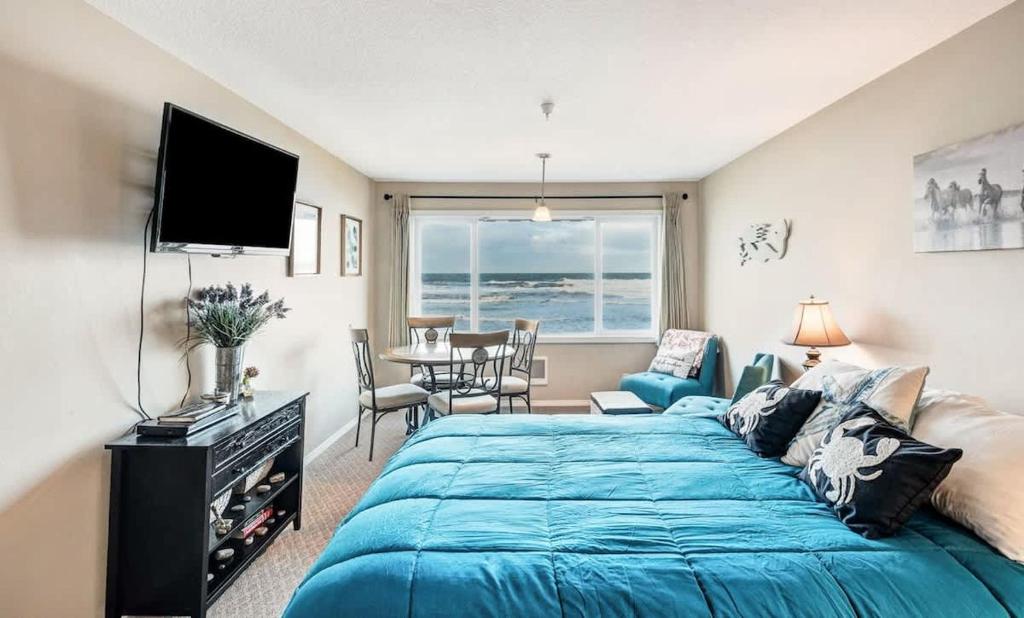 Gorgeous Oceanfront Suite - Top Floor - Pool and Sauna - Sleeps 4, Lincoln City