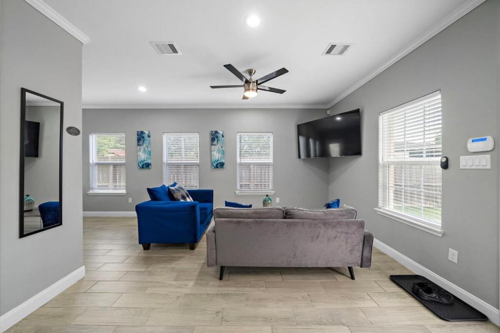 Gated Unit With Laundry l Near NRG and Med Center and HOU Airport, Houston