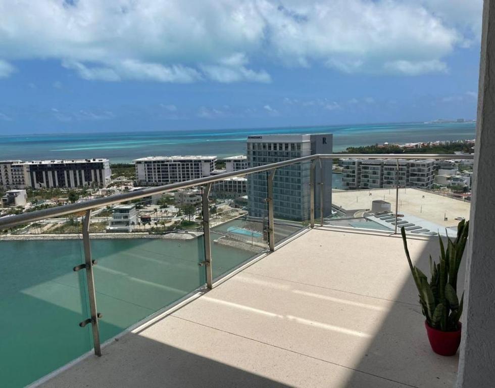Top floor, amazing sea view in Puerto Cancun - 5