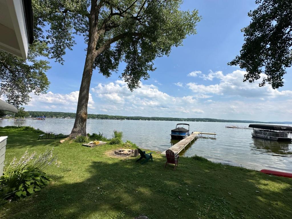 Trolleys at Pebble Beach, Livonia