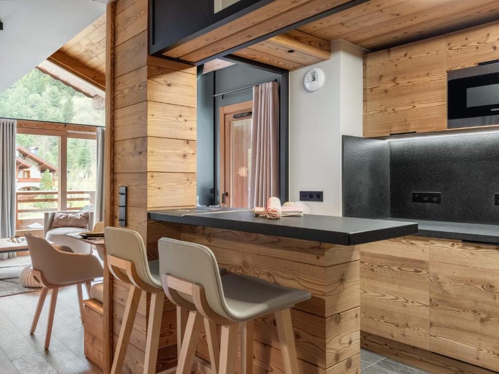 Appartement neuf près des pistes avec cheminée, proches commerces - FR-1-902-11 - 2