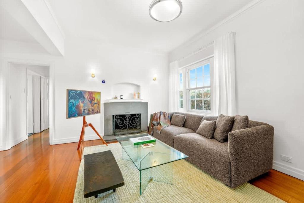2BR Art Deco Apt - A Hidden Gem in East Melbourne, Melbourne