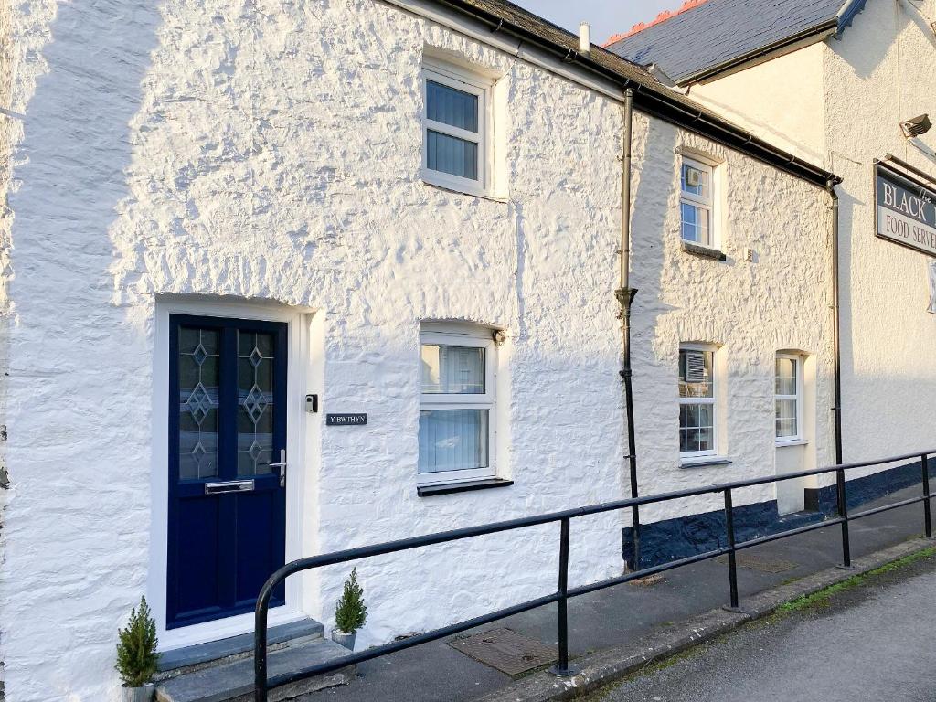 Y Bwthyn, Llanrhystyd