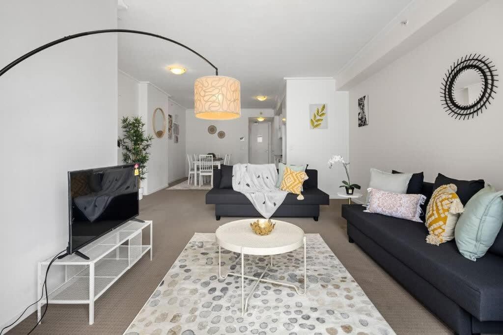 Spacious Modern Apt for 6 Next to Darling Harbour, Sydney