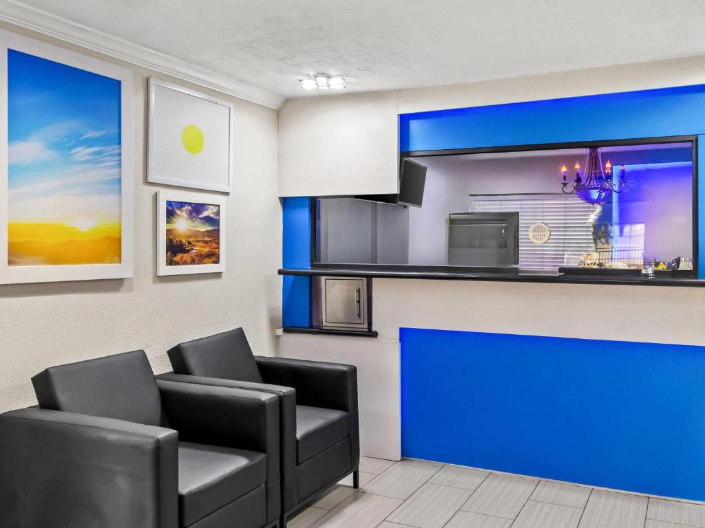 Lobby, Days Inn by Wyndham Houston East in Houston (TX)