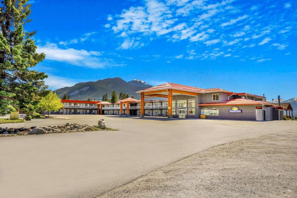 Days Inn by Wyndham Golden, Golden