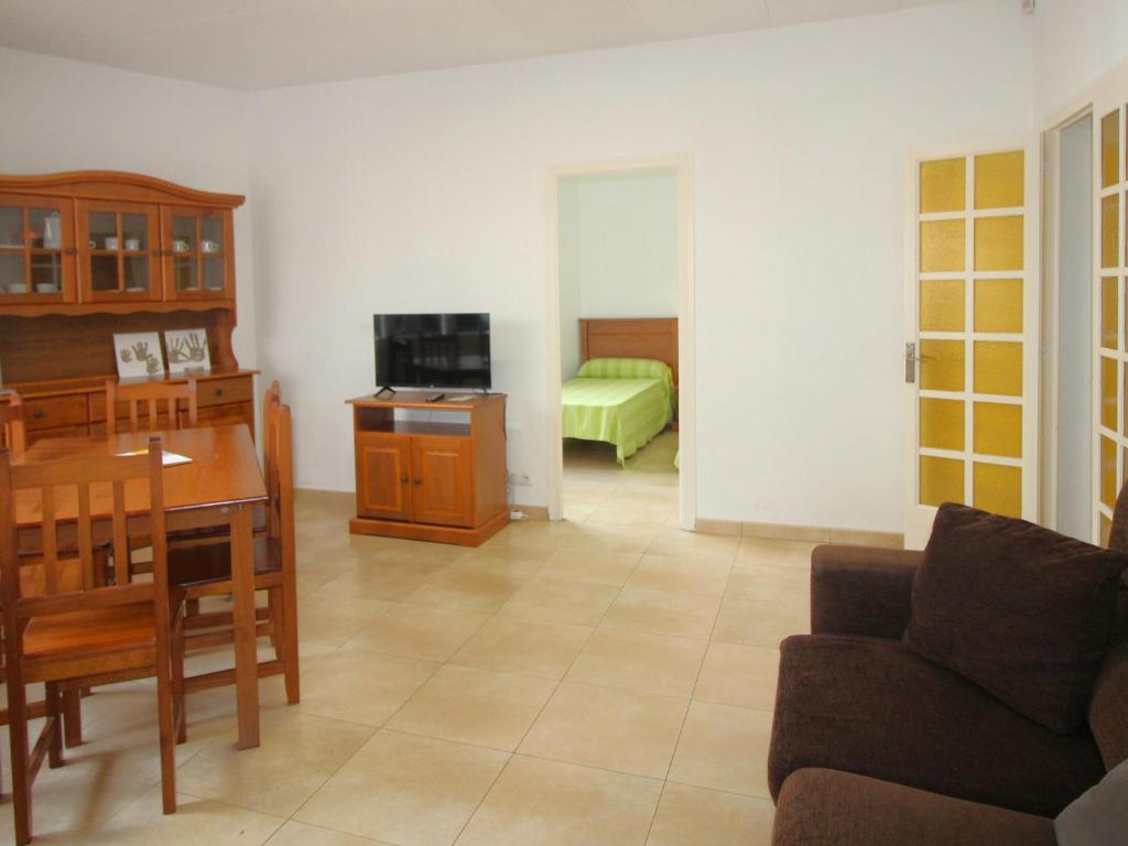 Apartamento renovado, céntrico y luminoso a 100m de la playa del Puerto, Llançà - ES-228-37 - 1