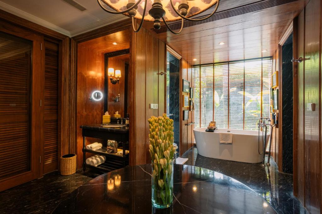 Bathroom, Hotel Indigo Bali Seminyak Beach By IHG in Bali