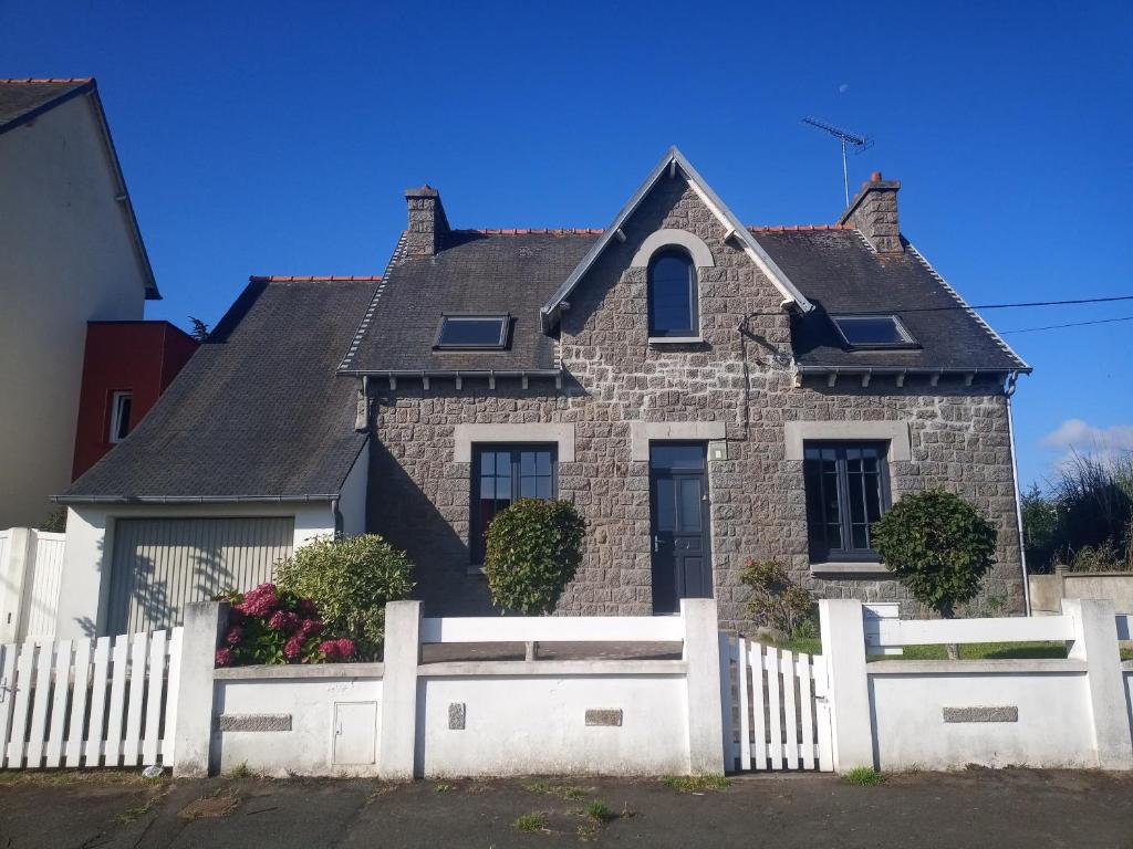 House with garden 500 m from beach-shore, Saint-Brieuc