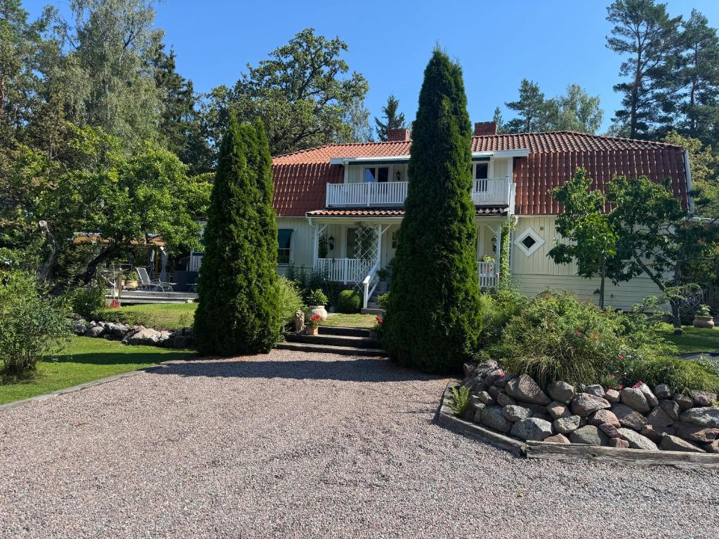 Fridfull idyll intill sjö, Uppsala