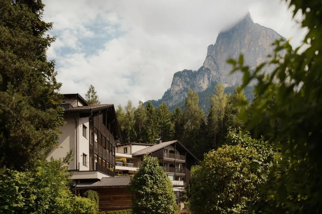 Waldrast - Forestside Living, hotel in Siusi