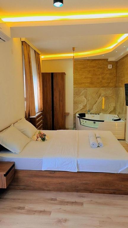 Aqua Studios with Spa & Free Parking - 1