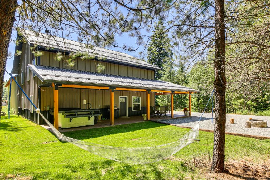 Relax, Reconnect and Explore Modern Idaho House!, Naples