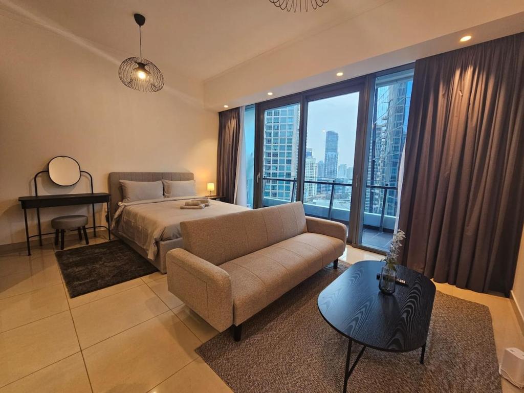 Dubai Silverene Tower with large balcony and high floor Marina views, Дубай