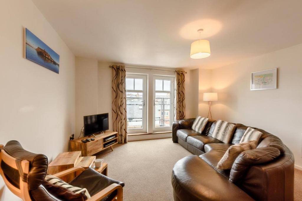 Harbour Lights, Whitby