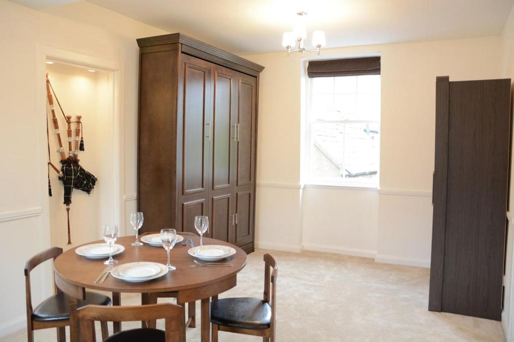 Castleview and Secret Garden Studio, Edinburgh