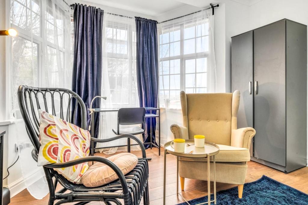 6 Private Suites in Converted House, Full Kitchens & Bathrooms, Parking, Colindale