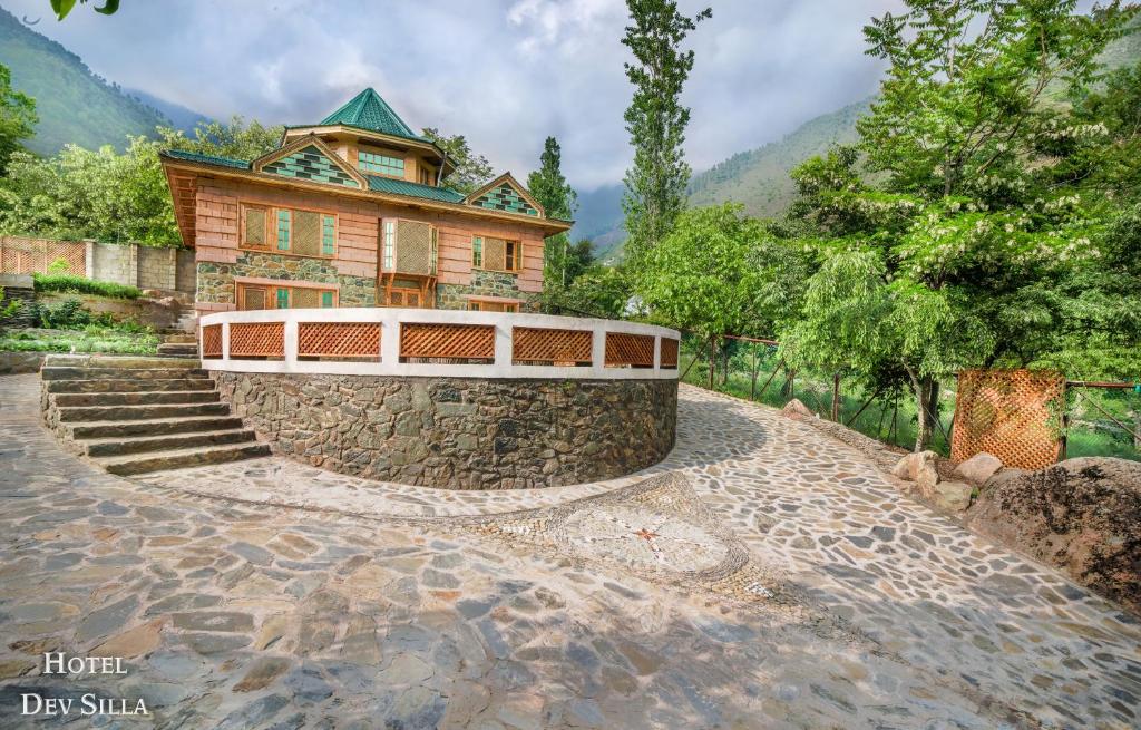 Dev Silla, Šrínagar