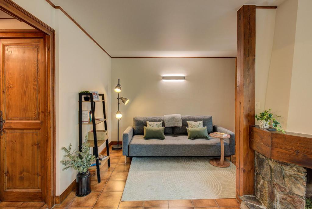 Apartment Grand Payot, Alpes Agency, Central Chamonix, Sleeps 2 to 4 - 5