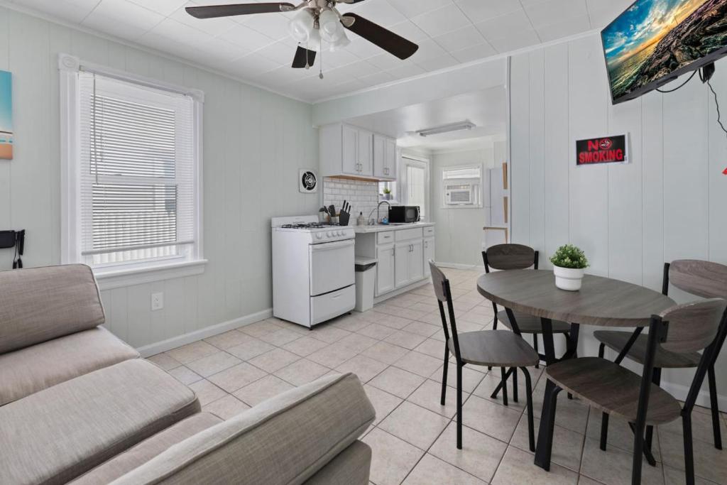 Cozy 1st Floor apt blocks from Beach Boardwalk 1, Wildwood