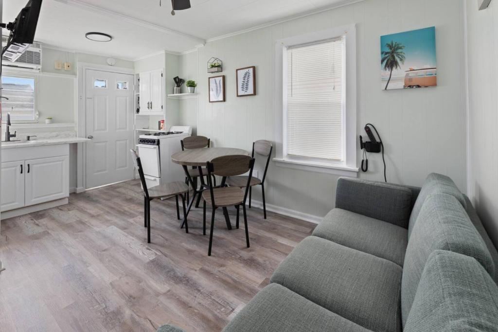 Cozy Private apt blocks from Beach Boardwalk 4, Wildwood