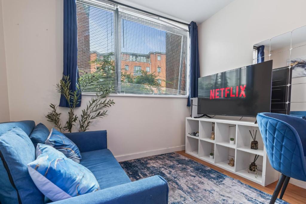 Modern Studio, Brum City Centre, Wi-fi, Smart Tv, Netflix, Prime video, Ps5, Gym gear, Easy access to restaurants, bars, Sea life center, museums, New street station and Snowhill, Birmingham