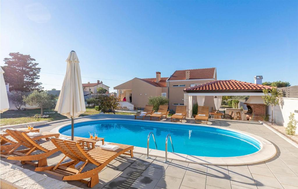 Awesome Home In Vrsi With Wifi, Vrsi