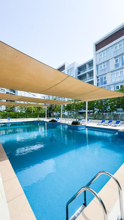 الموج, Ḩayl Āl ‘Umayr