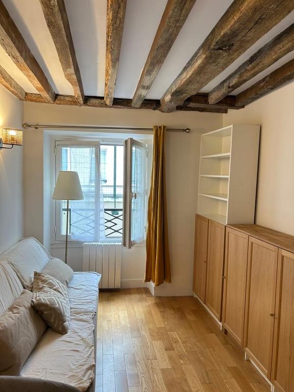 Spacious Parisian Flat Louvre Steps Eiffel Tower Access - 2