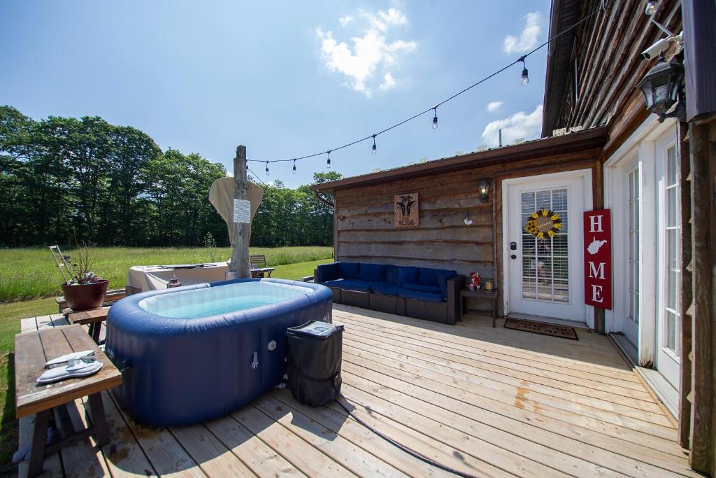 Smiths In-law suite! Pet friendly, hot tub!, Valley Head