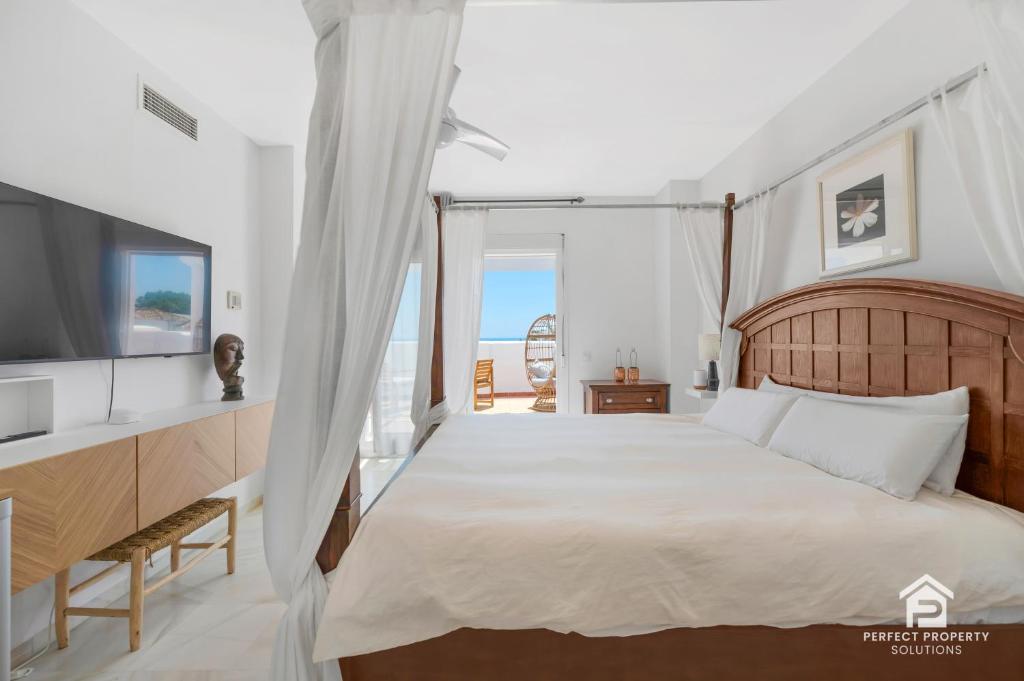 Chic 3BR Townhouse on the Beach with pool and garage - 4
