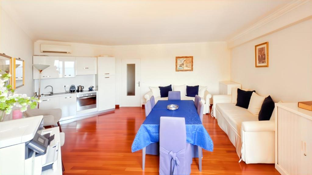 Monte Carlo Central Suite Rickeys - 2